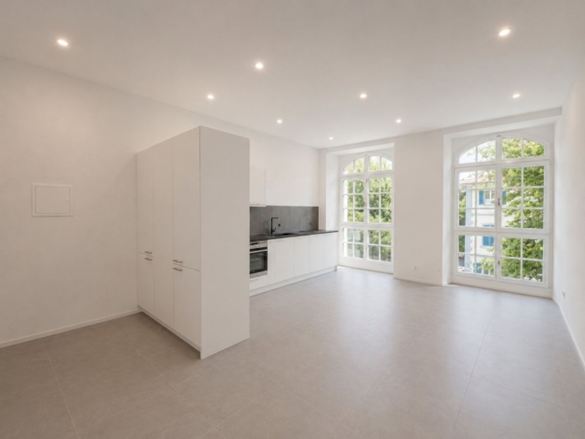 St-Imier, prächtige 2,5-Zimmer-Wohnung im 2. Stock mit Aufzug - 1