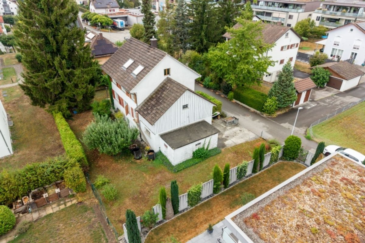 Grosszügiges Zweifamilienhaus mit idyllischem Garten - 8