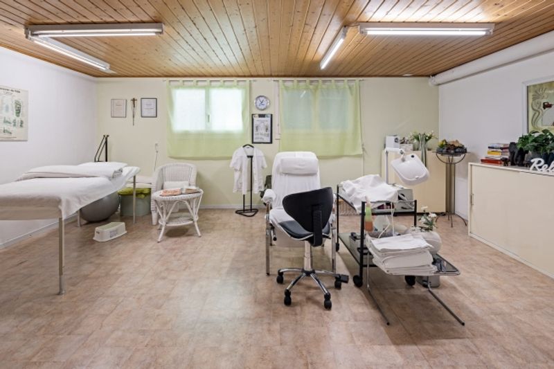 Grosszügige Familienoase an ruhiger Lage mit Potenzial - 12