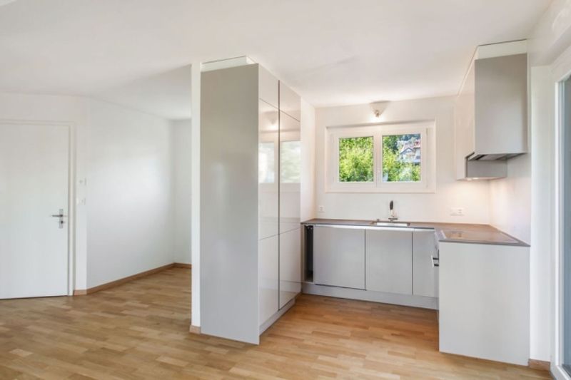 Corcelles, eine wunderschöne 3,5-Zimmer-Wohnung mit Balkon, Garage, Parkplatz - 2