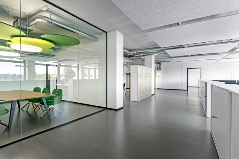 ausgebaute und moderne Bürofläche im Industrial-Look - 2