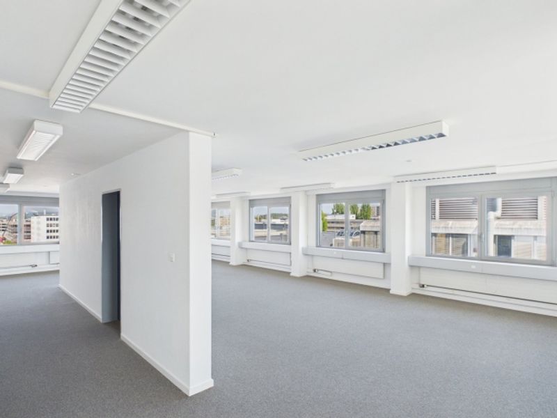 Bezugsbereites Büro für 8–14 Mitarbeitende – 10 Min. zu Stettbach - 13