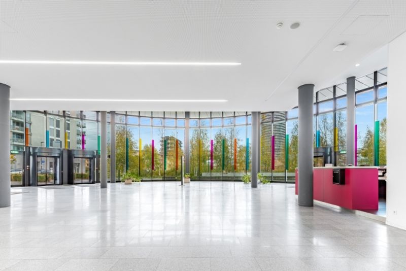 Flächen von 490 - 980 m² | Ausgebaute Büroflächen am Bahnhof Stettbach - 1