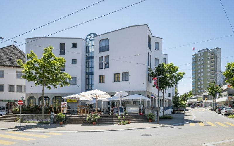 Einstellhallenplatz im Zentrum von Neuhausen - 1