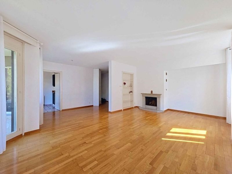 Elegante 4,5-Zimmer-Familienwohnung mit Kamin und Loggia - 2