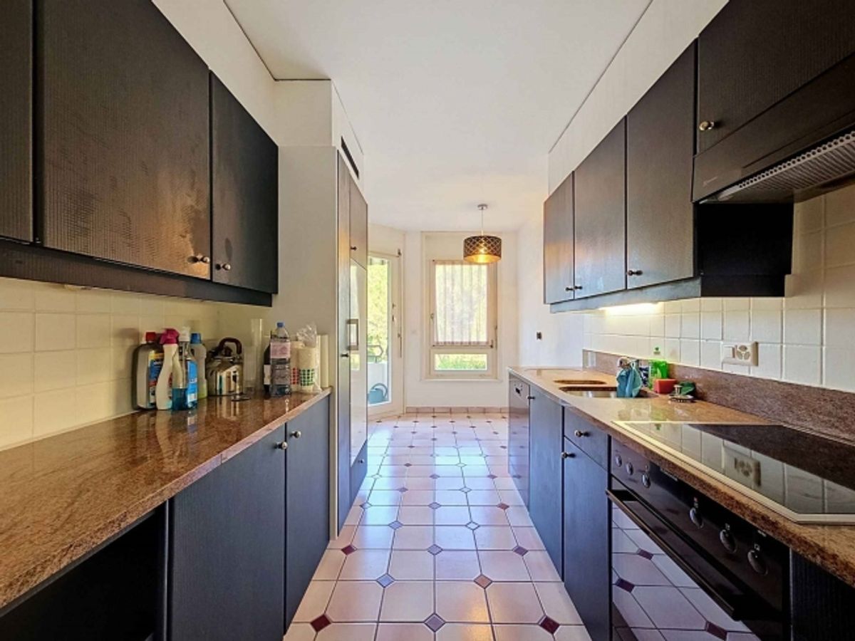 Elegante 4,5-Zimmer-Familienwohnung mit Kamin und Loggia - 2