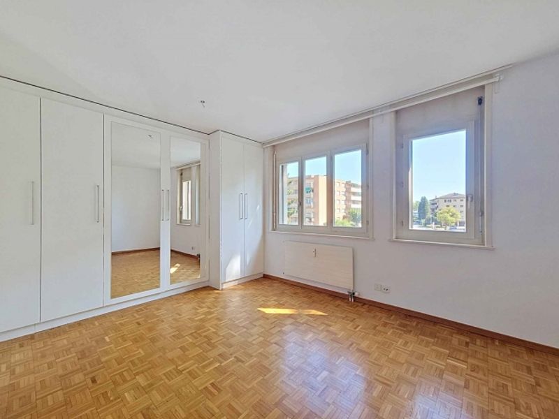Elegante 4,5-Zimmer-Familienwohnung mit Kamin und Loggia - 5