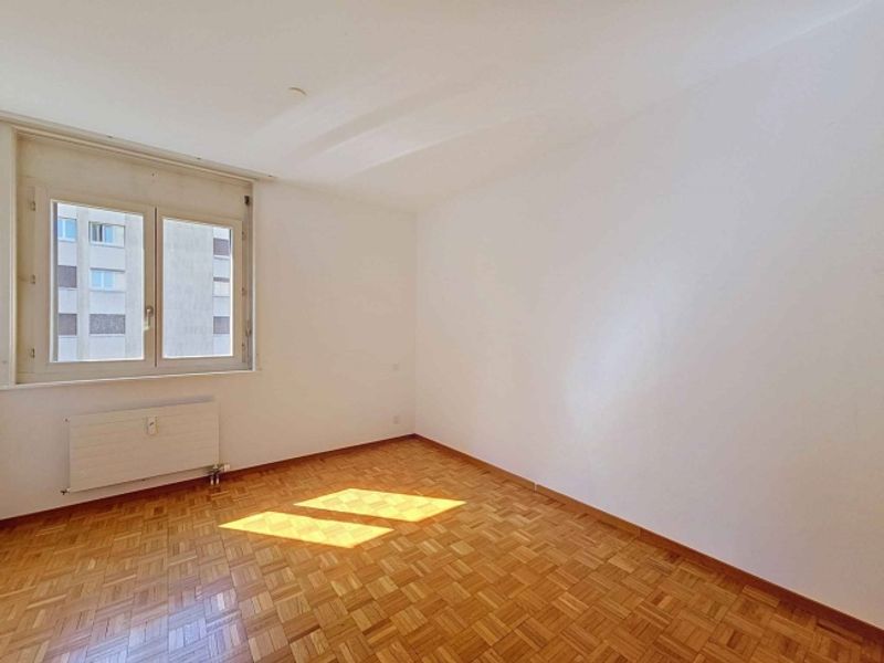 Elegante 4,5-Zimmer-Familienwohnung mit Kamin und Loggia - 7