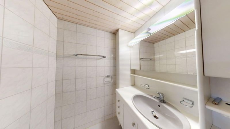 Helle 4-Zimmer-Wohnung im 2. OG  ruhig wohnen in Uetikon am See | BEFRISTET - 3