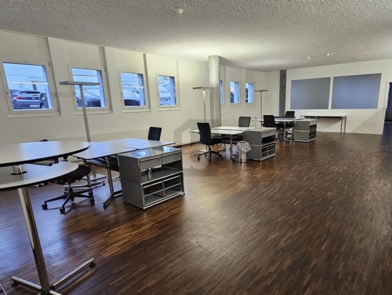MODERNE ARBEITSFLÄCHE MIT TERRASSE - 2