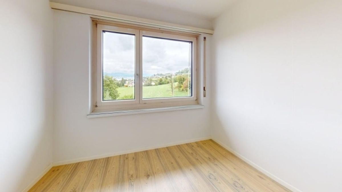 Helle 4-Zimmer-Wohnung im 2. OG  ruhig wohnen in Uetikon am See | BEFRISTET - 1
