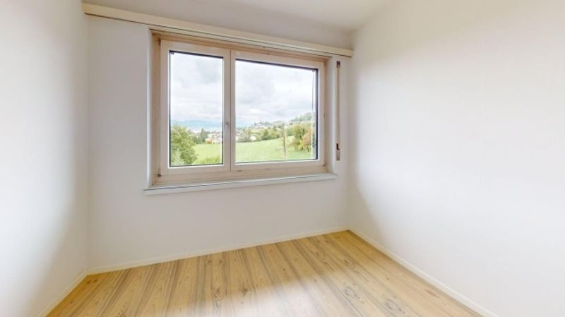 Helle 4-Zimmer-Wohnung im 2. OG  ruhig wohnen in Uetikon am See | BEFRISTET - 2