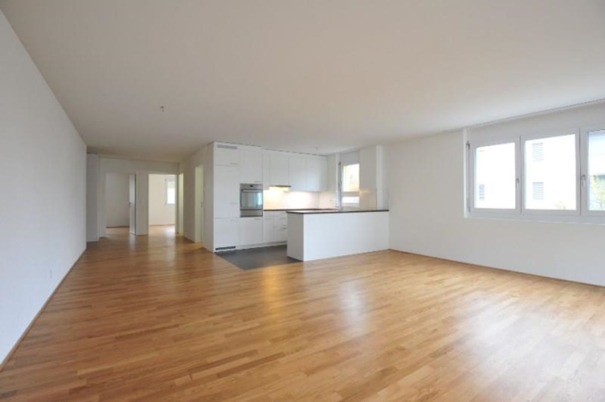 Familienwohnung im Herzen von Adlikon - 1