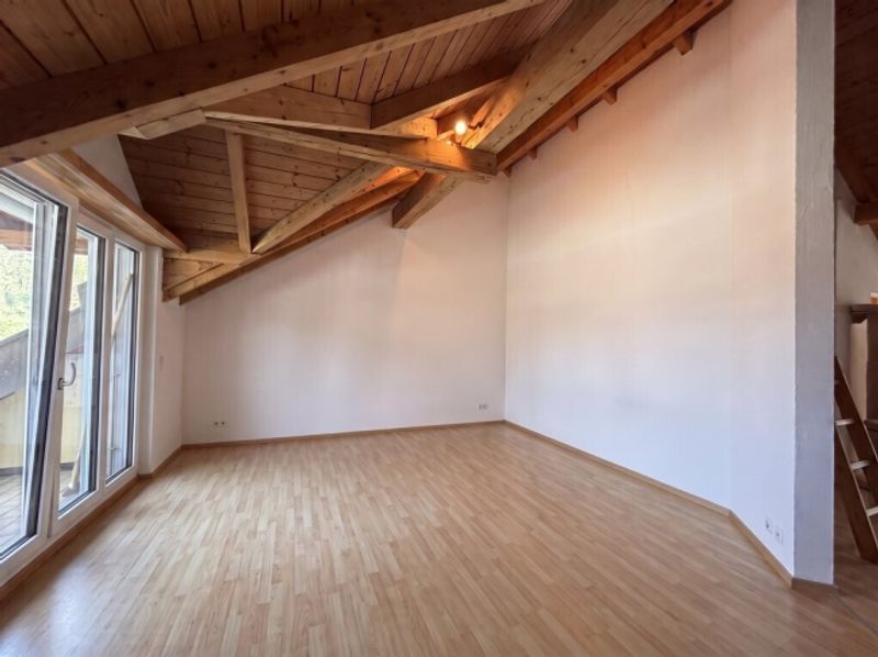 Ankommen und wohlfühlen Helle 3.5-Zimmer-Dachwohnung in Felsberg - 3