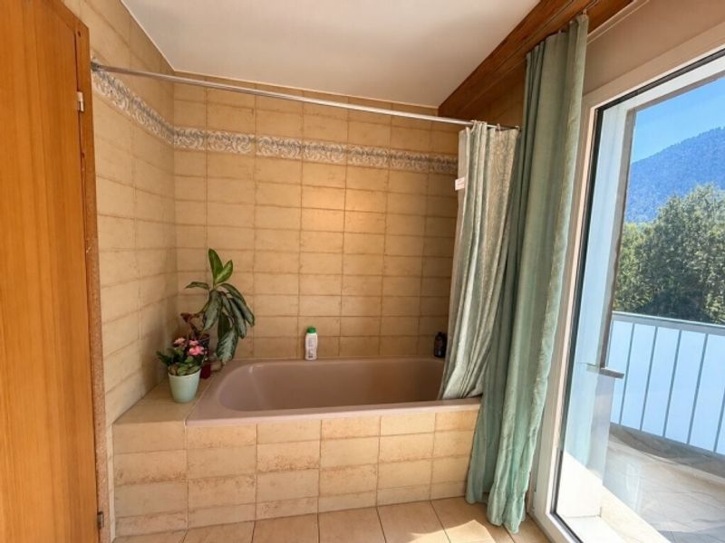 Ankommen und wohlfühlen Helle 3.5-Zimmer-Dachwohnung in Felsberg - 7