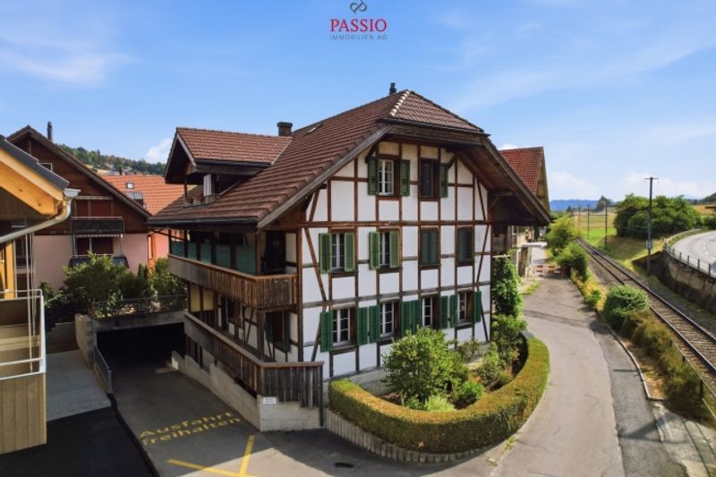 Wohnen mit Altbaucharme, Balkon und eigenem Garten - 1