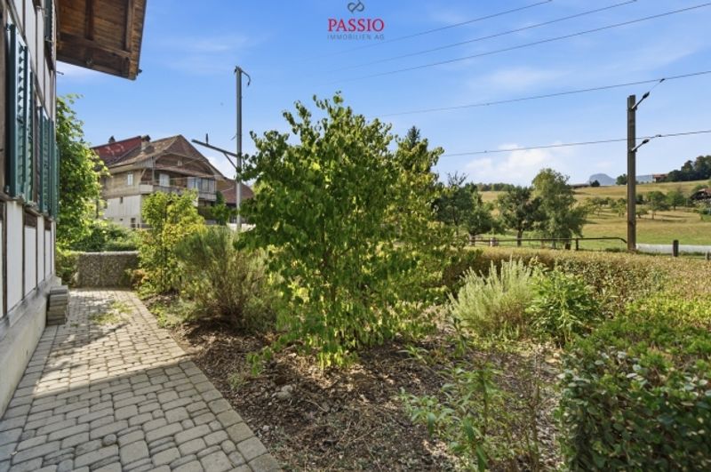 Wohnen mit Altbaucharme, Balkon und eigenem Garten - 3