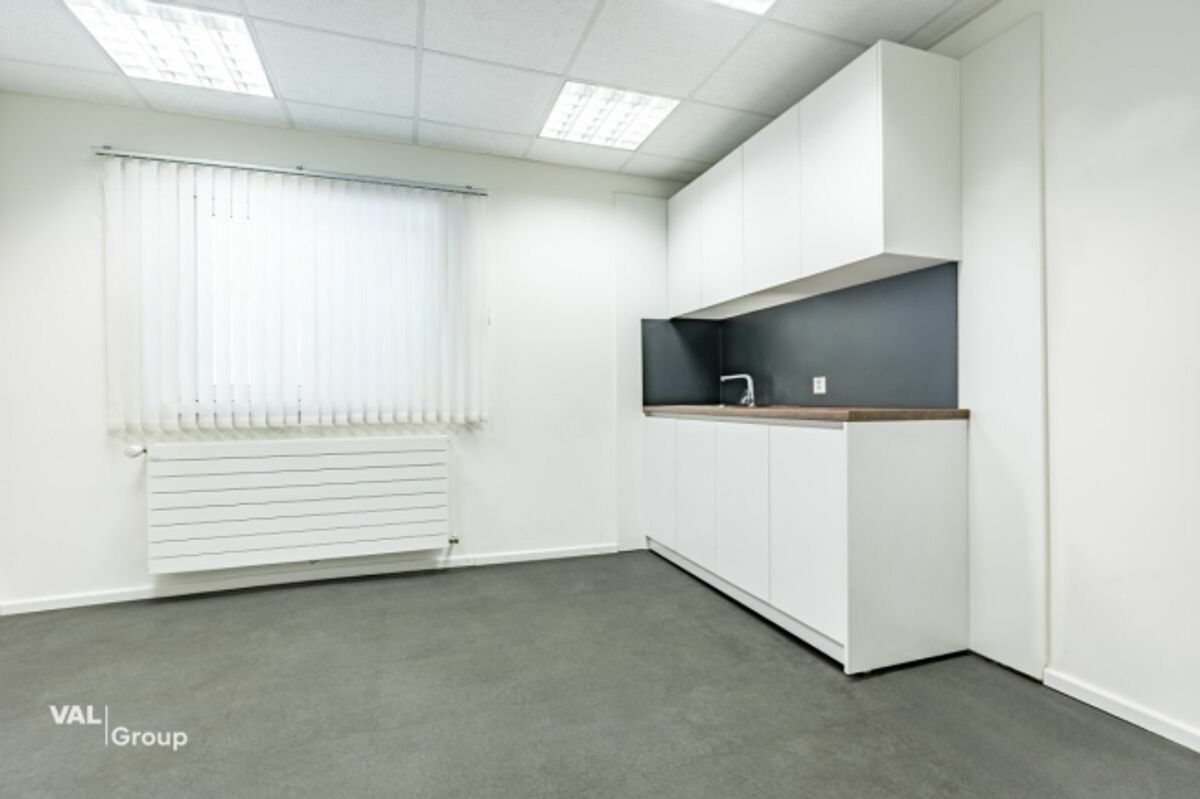 Moderne Gewerbehalle im Fachmarkt «Dreispitz» - 5