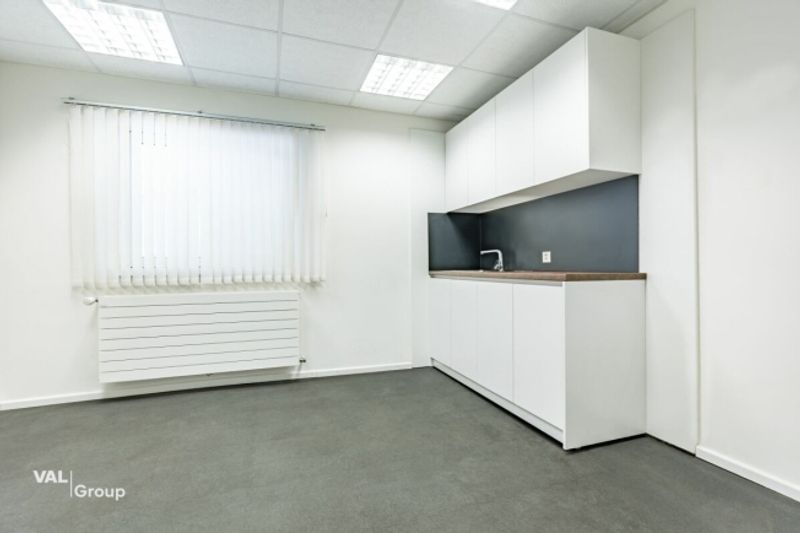 Moderne Gewerbehalle im Fachmarkt «Dreispitz» - 6