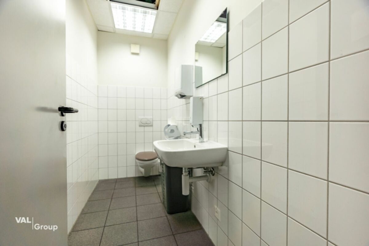 Moderne Gewerbehalle im Fachmarkt «Dreispitz» - 7