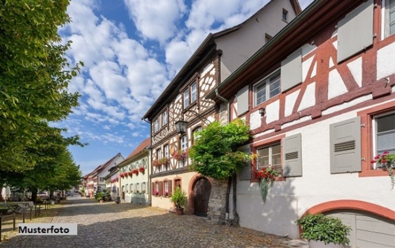 *Wohnhaus mit Gartenanlage* - 1