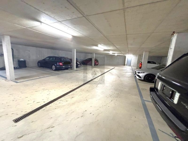 PARKING NEUF EN SOUS-SOL AU CUR DU VILLAGE ! - 2