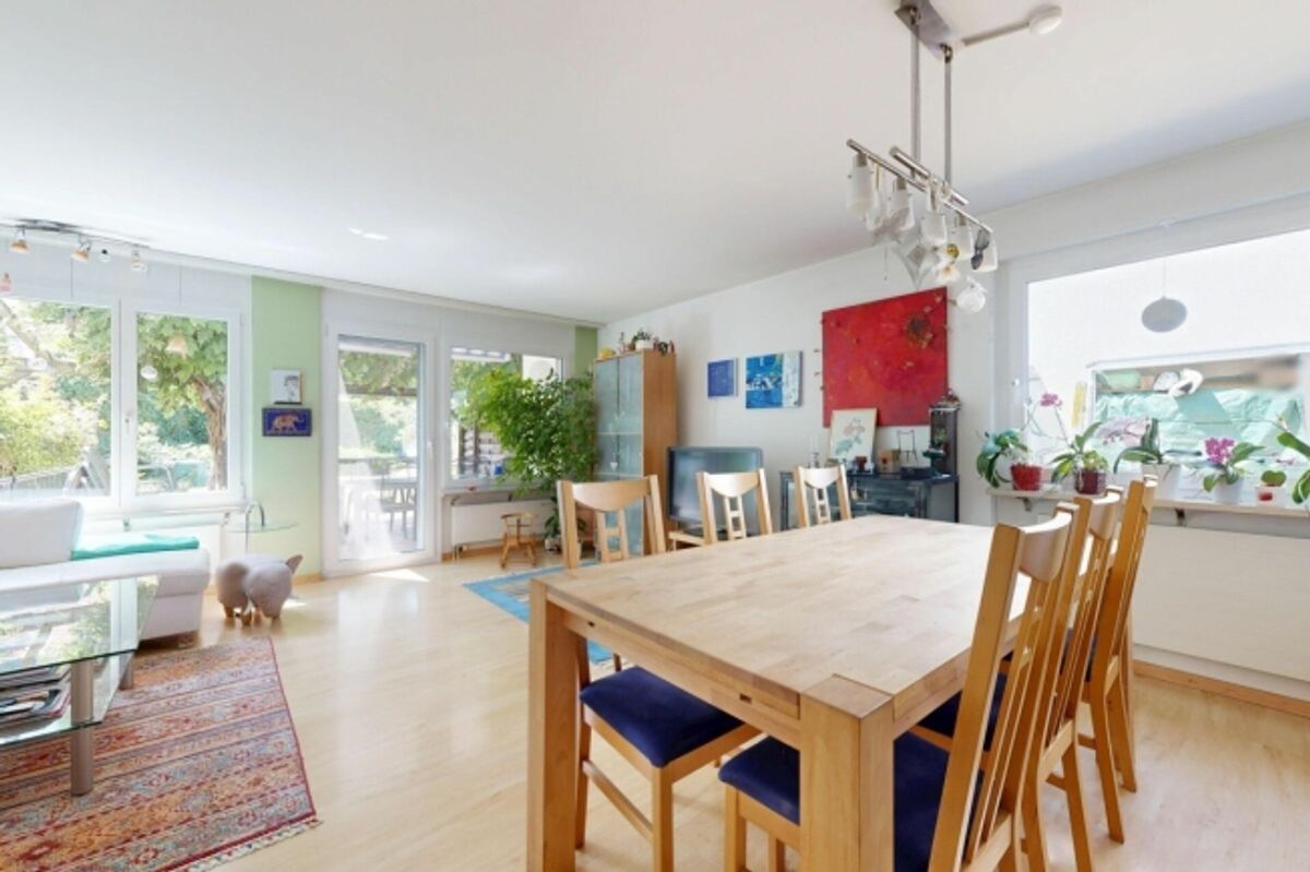 5.5-Zimmer-Einfamilienhaus mit schönem Garten und Garage - 1