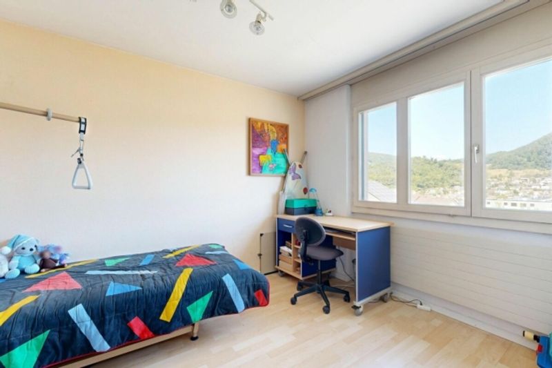 5.5-Zimmer-Einfamilienhaus mit schönem Garten und Garage - 14
