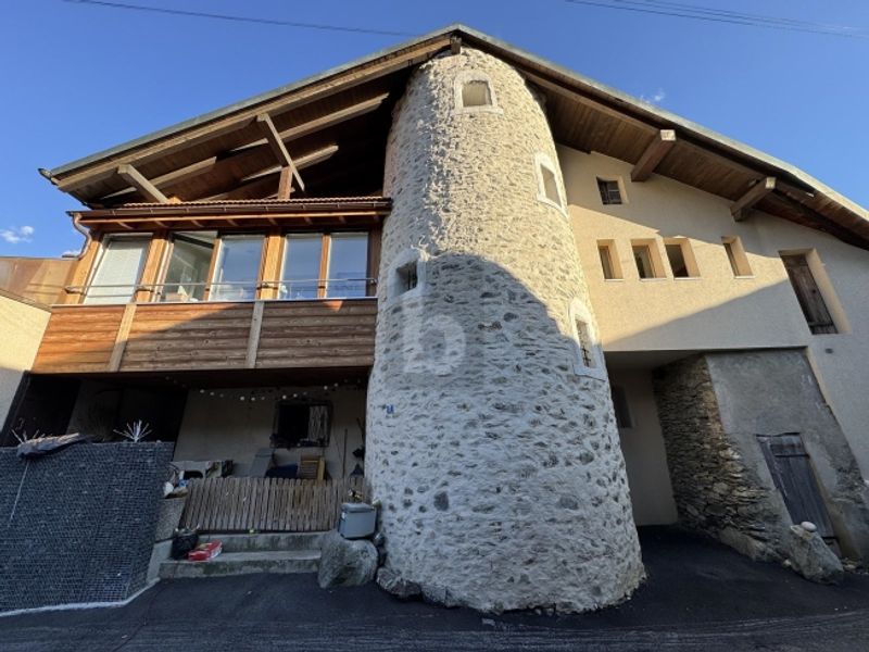 TRIPLEX, TOUR HISTORIQUE AU POTENTIEL EXCEPTIONNEL - 1