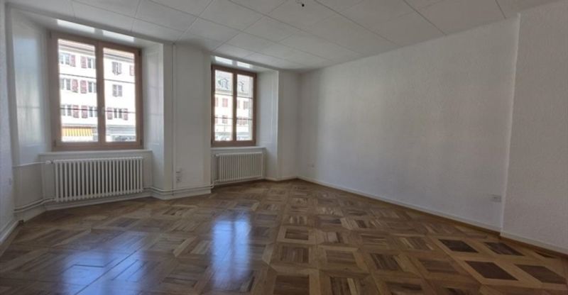 1ER LOYER NET OFFERT - LOCAL POUR PETITE ACTIVITE - 8