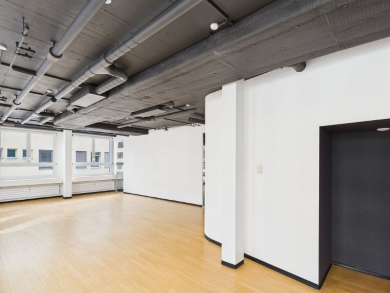 Vollausgebaute Grosszügigkeit - Bürofläche in Zürich-Altstetten - 9