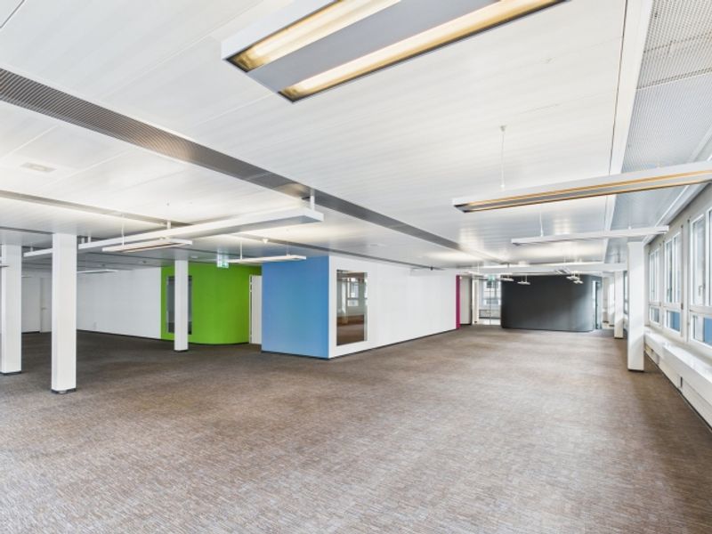 Vollausgebaute Grosszügigkeit - Bürofläche in Zürich-Altstetten - 11