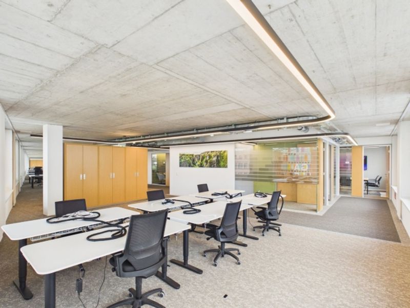 Vollausbau und Möbliert im 5. OG — Ab 358 m² - vollausgebautes Topbüro ab sofort verfügbar - 4