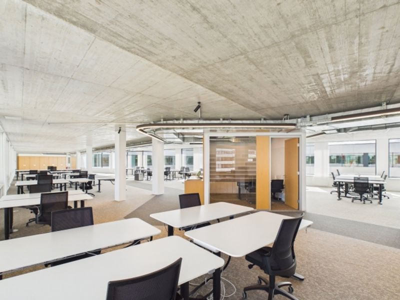 Vollausbau und Möbliert im 5. OG — Ab 358 m² - vollausgebautes Topbüro ab sofort verfügbar - 10