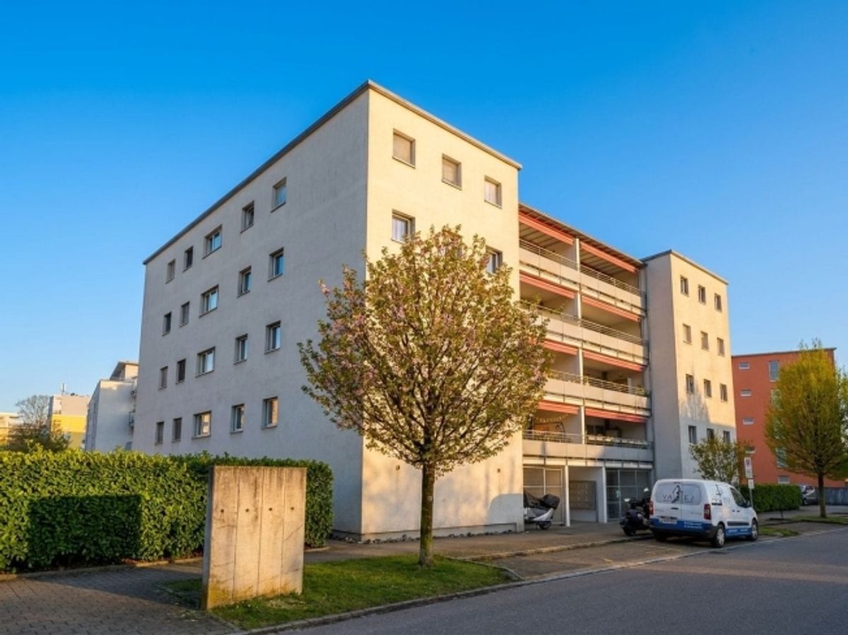 Helle 4-Zimmer-Wohnung mit grossem Balkon in Dietlikon kaufen - 0