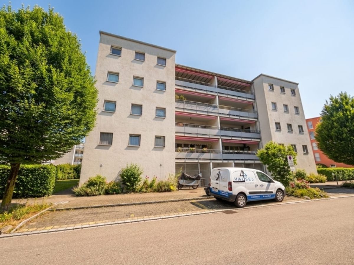 Helle 4-Zimmer-Wohnung mit grossem Balkon in Dietlikon kaufen - 1