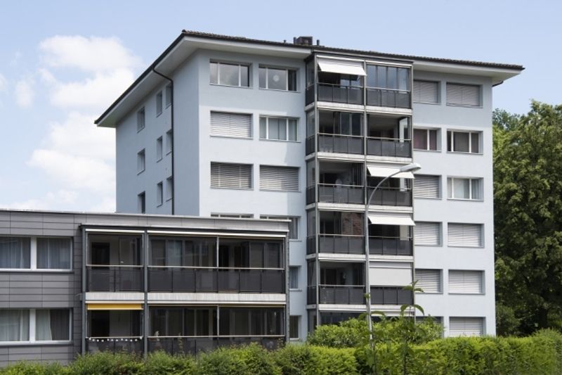 Zentrale, ruhige Lage mit verglastem Balkon! - 1