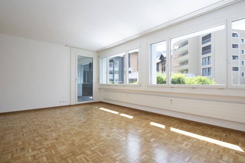 Zentrale, ruhige Lage mit verglastem Balkon! - 2