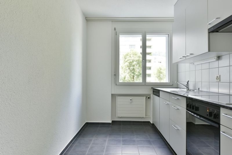 Zentrale, ruhige Lage mit verglastem Balkon! - 3