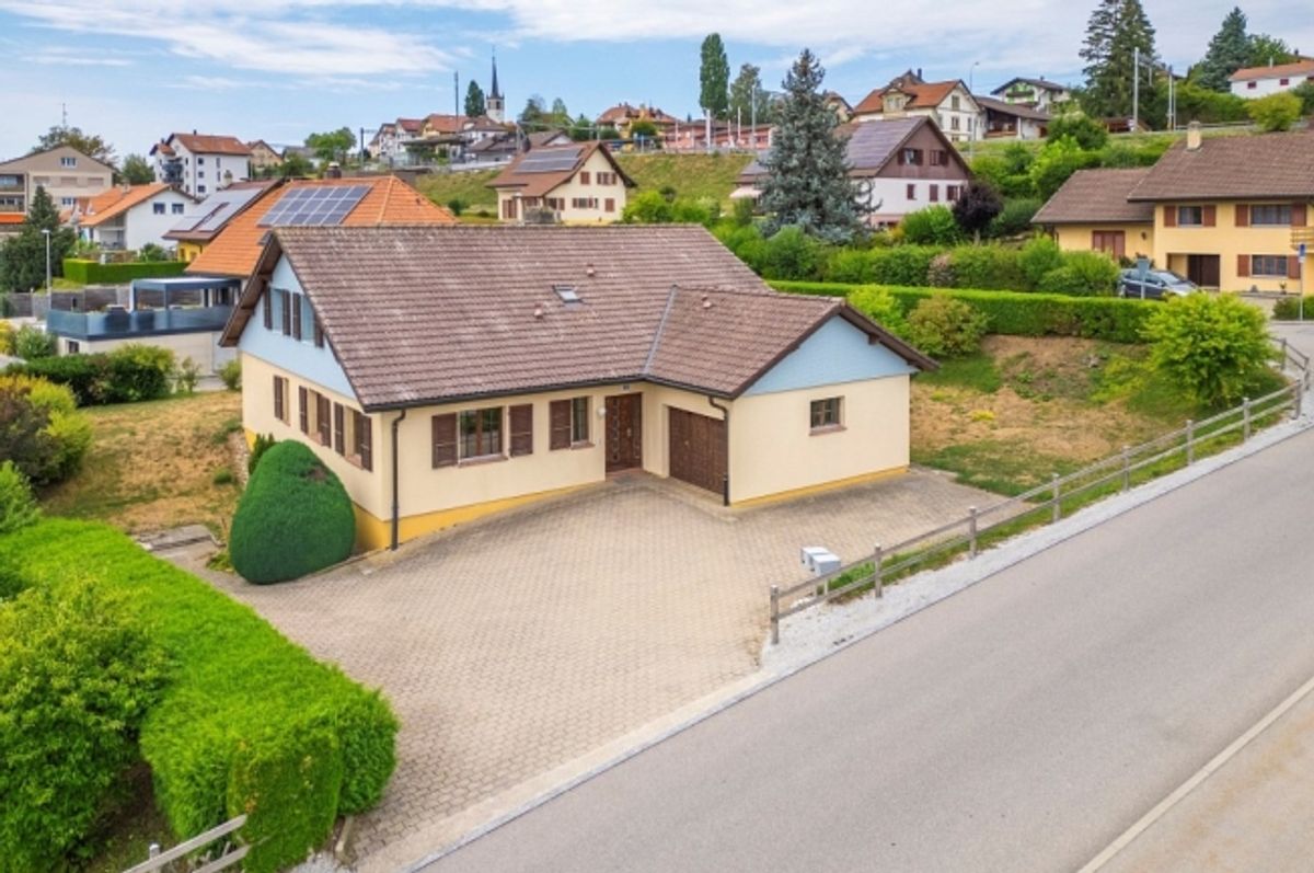 Villa mit zwei 4,5-Zimmer-Apartments - 0