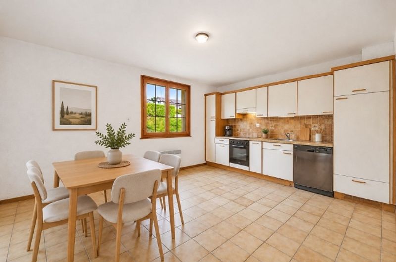 EINE VILLA, MEHRERE PROJEKTE, AUẞERGEWÖHNLICHES POTENZIAL, 2 Wohnungen, 4,5 Zimmer - 5