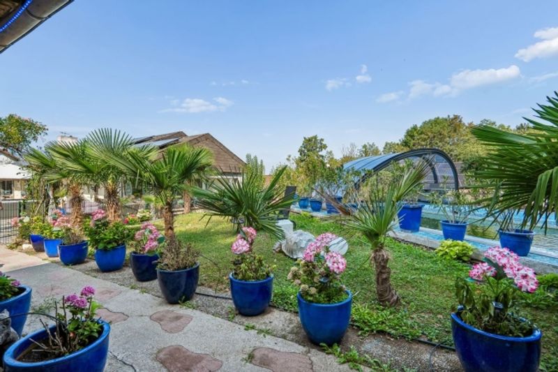 EINZIGARTIGE LUXUSRESIDENZ MIT PARKÄHNLICHER GARTENANLAGE - 1