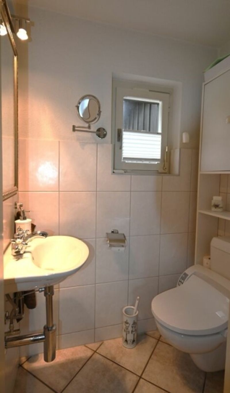 Gepflegtes, einseitig angebautes 5-Zimmer-Einfamilienhaus - 5