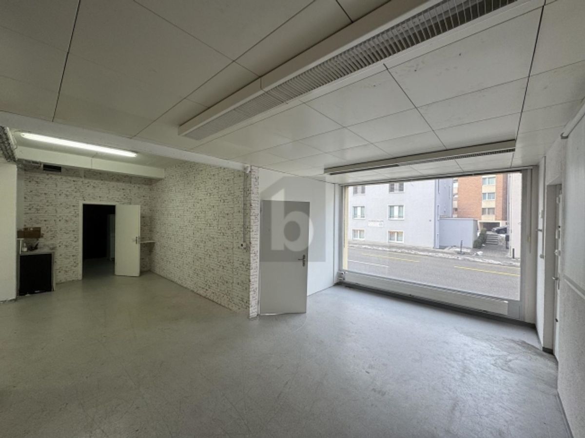 AN TOP LAGE MIT GROSSEM SCHAUFENSTER - 2
