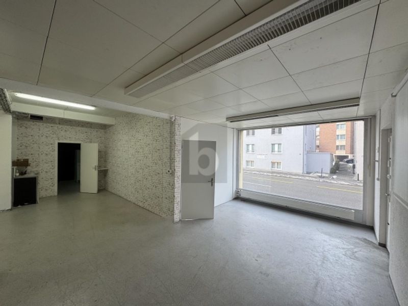 AN TOP LAGE MIT GROSSEM SCHAUFENSTER - 3