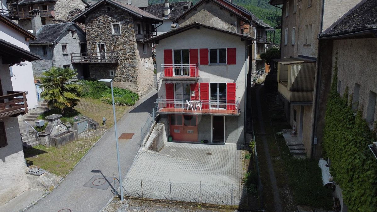 RINNOVATA,MODERNA IN ZONA SOLEGGIATA E TRANQUILLA - 0