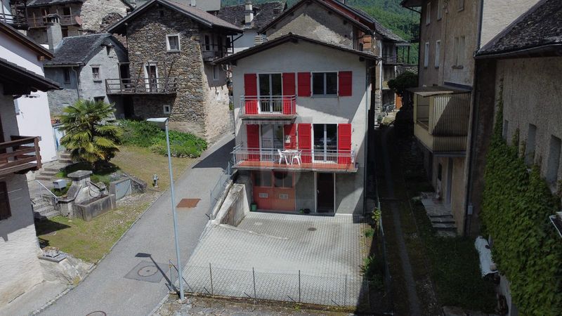 RINNOVATA,MODERNA IN ZONA SOLEGGIATA E TRANQUILLA - 1