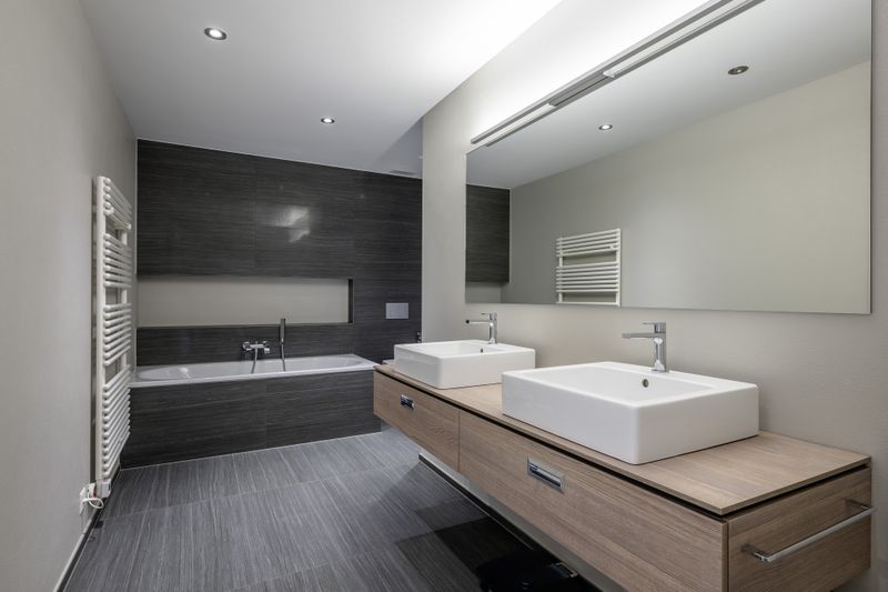 Spacious living with panoramic views - 5