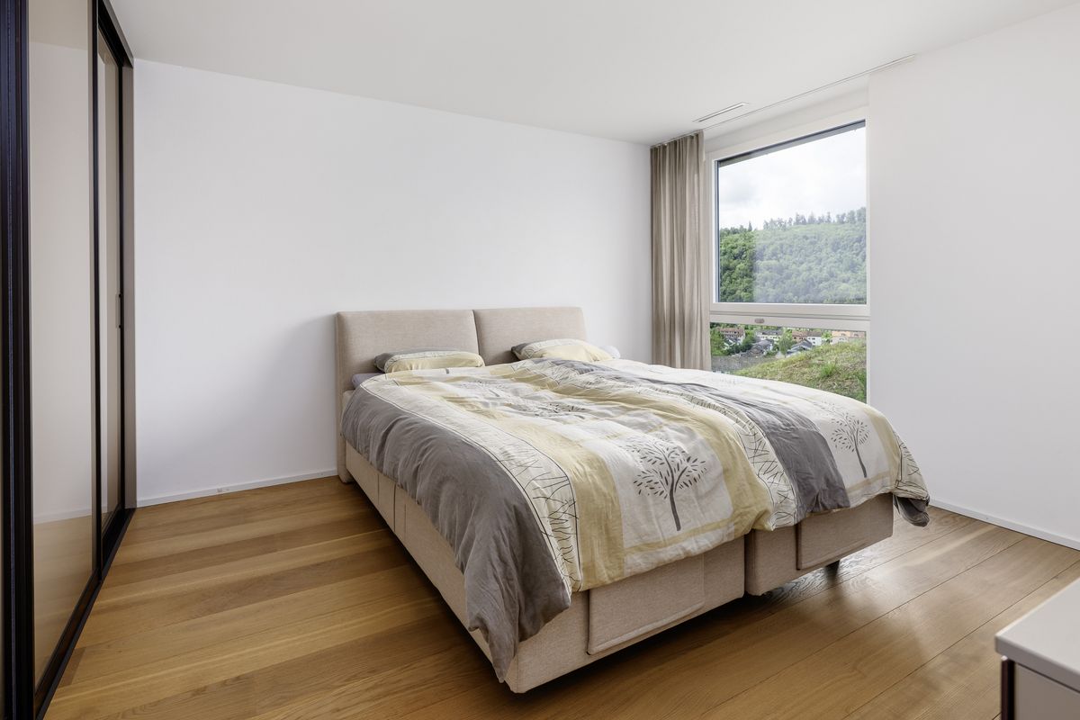 Spacious living with panoramic views - 5
