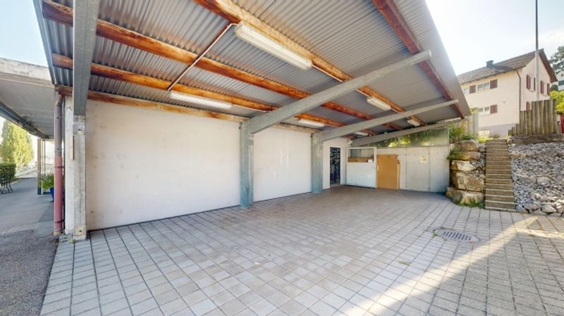 Lokal an bester Frequenzlage - 8